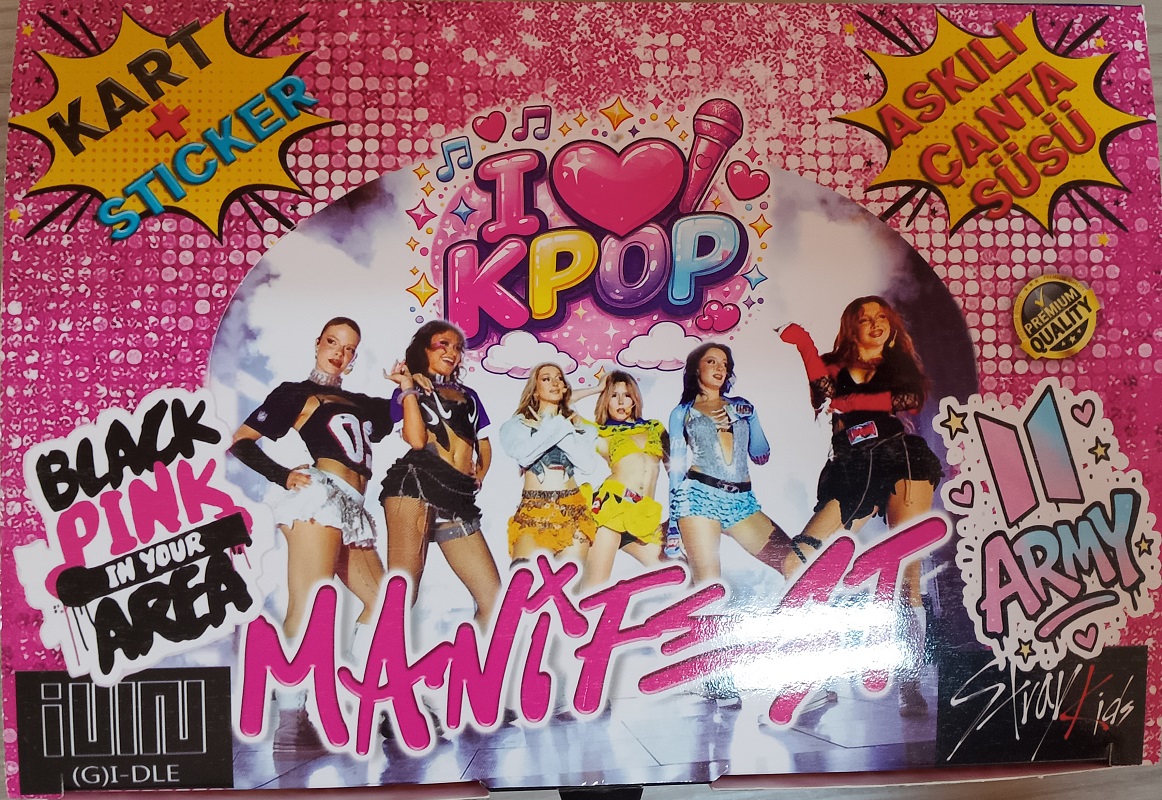 Oyun kartı / Manifest (2 Kart + Askılı Çanta Süsü + 1 adet Sticker)  